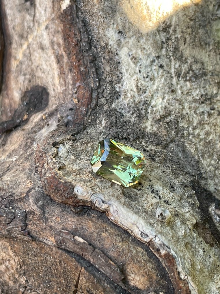 1 pcs  Alessandrite  - 2.50 ct - Gemological Institute of America (GIA) #3.2