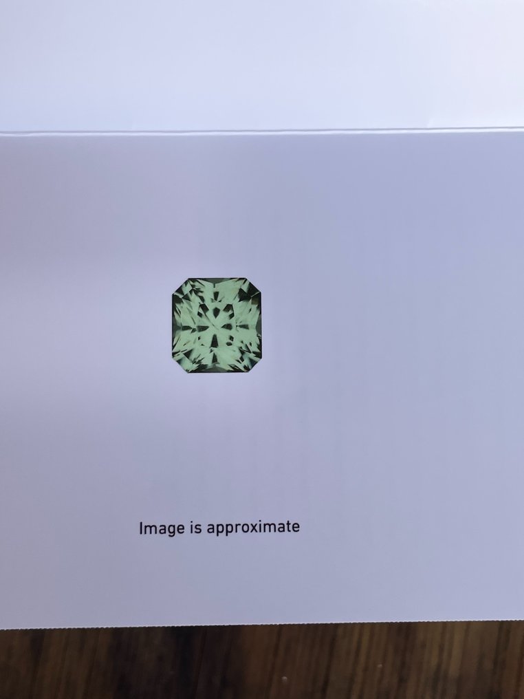 1 pcs  绿色 沙弗莱石  - 1.68 ct - 美国宝石研究院（GIA） #3.2