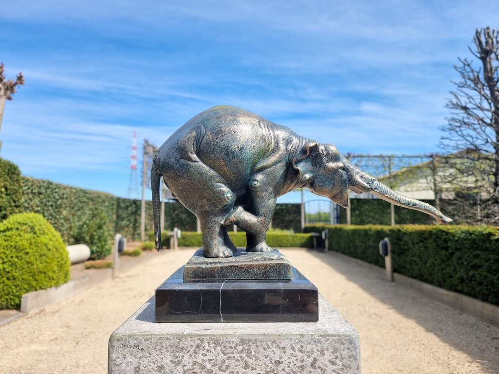 Αγαλματίδιο - Bugatti - Μάρμαρο #2.1