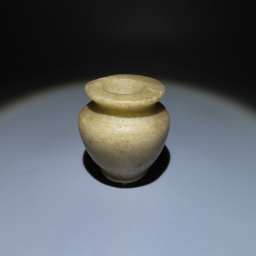 古埃及 硬石膏 科尔花瓶。公元前 1991-1786 年。 5.5 厘米高。乔治·松卡.西班牙出口许可证。 #2.1