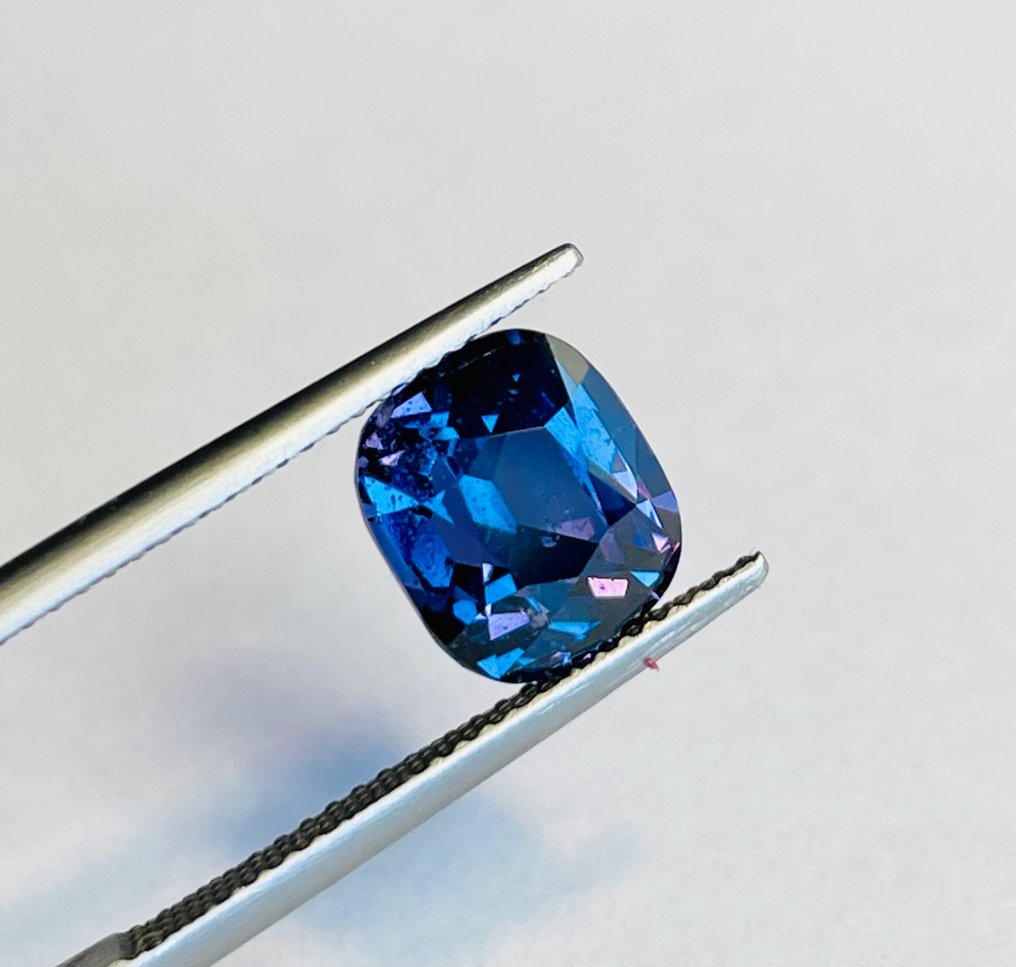 1 pcs Spinel - 4.61 ct - Gem research Swiss Lab (GRS) - Violetish Blue #3.2
