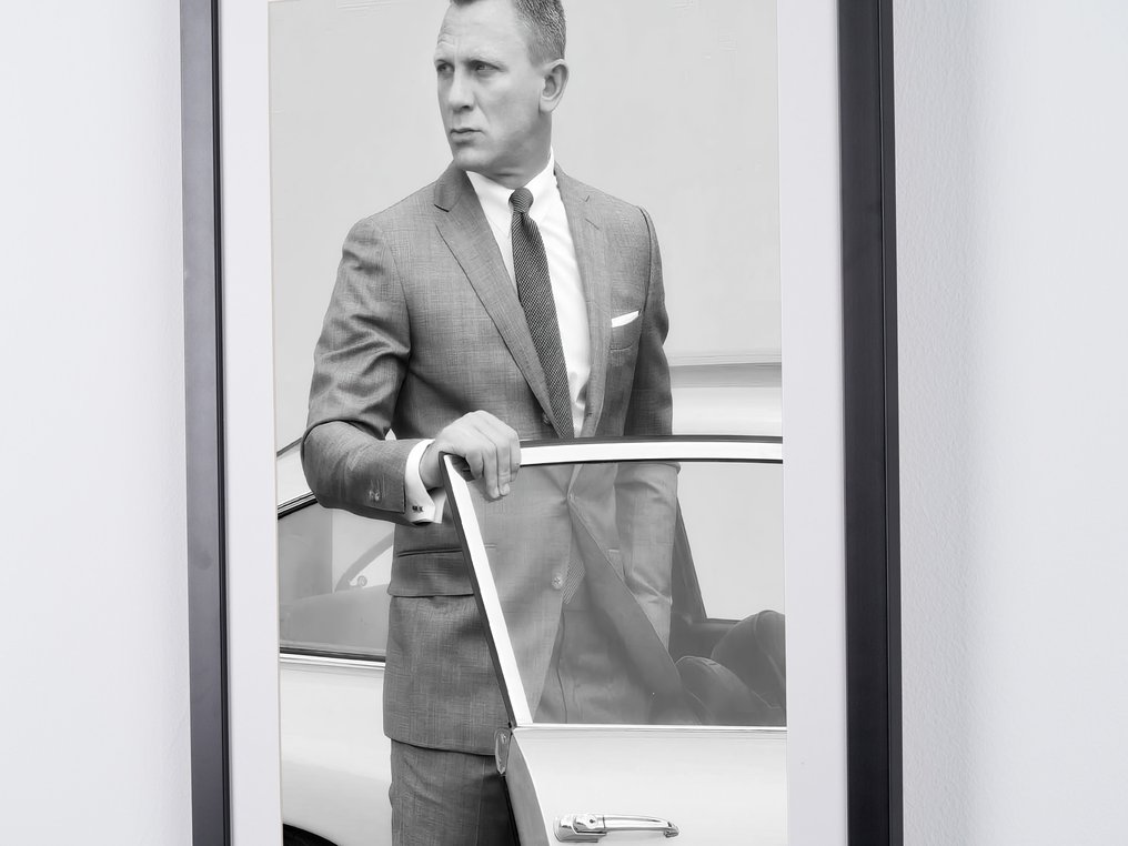 James Bond 007: Spectre, Daniel Craig as « James Bond 007 » - Fine Art Photography - Luxury Wooden Framed 70X50 cm - Limited Edition Nr 03 of 30 - Serial ID 16943 - Original Certificate (COA), Hologram - 100% New. Shipping Reduction from 3 items #4.3