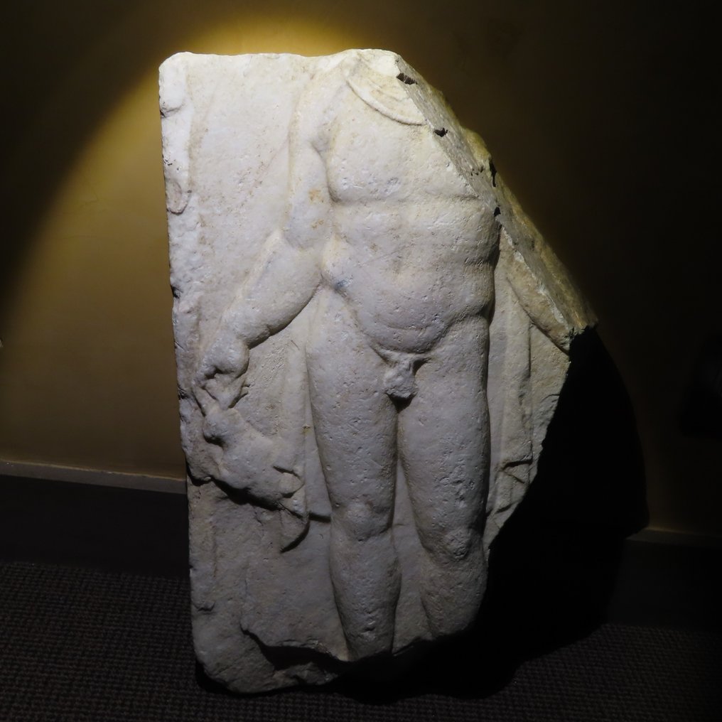 Muinainen Rooma Marmori Eroottinen helpotus, jossa alaston mieshahmo pitelee jänistä tai kania. 54 cm Korkeus. Espanjan #1.1