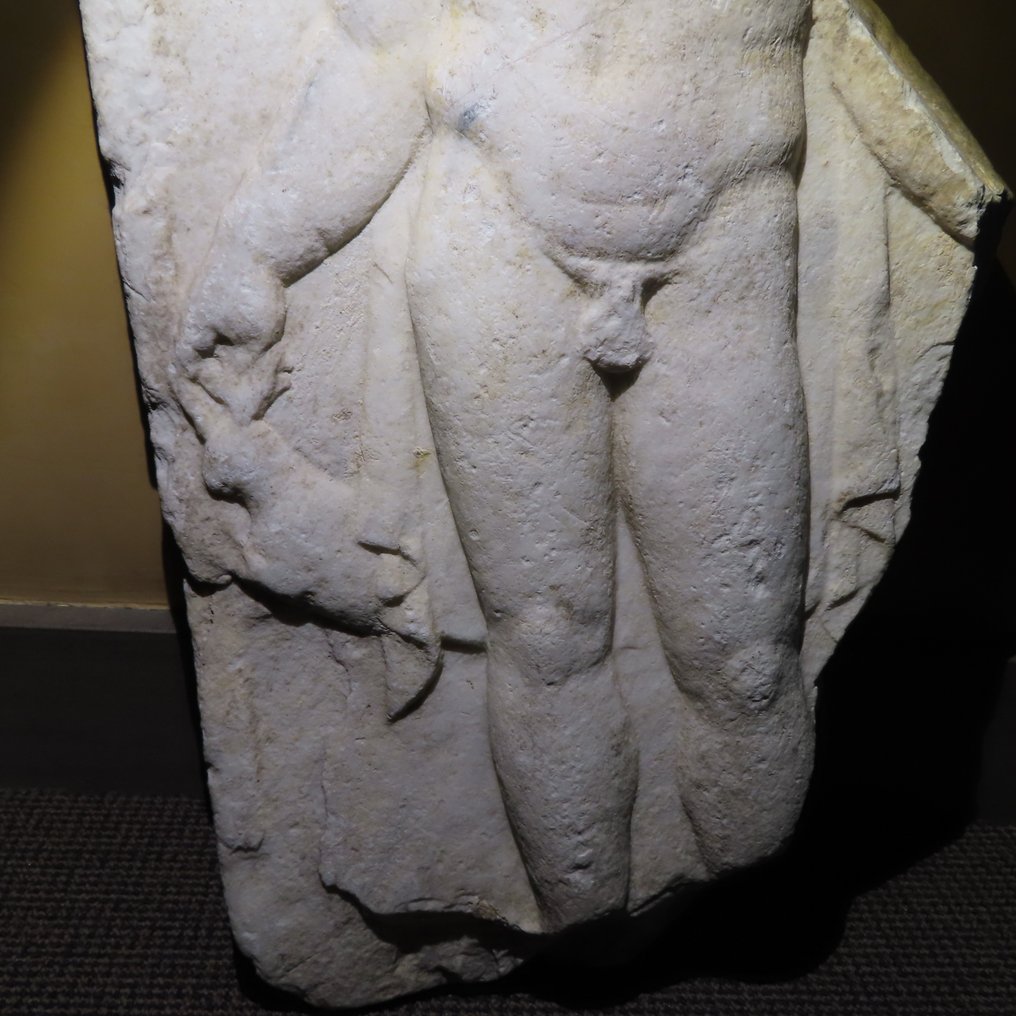 Muinainen Rooma Marmori Eroottinen helpotus, jossa alaston mieshahmo pitelee jänistä tai kania. 54 cm Korkeus. Espanjan #1.2
