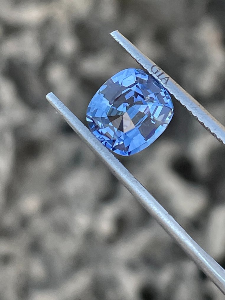 1 pcs  蓝色 蓝宝石  - 2.30 ct - 美国宝石研究院（GIA） #4.3