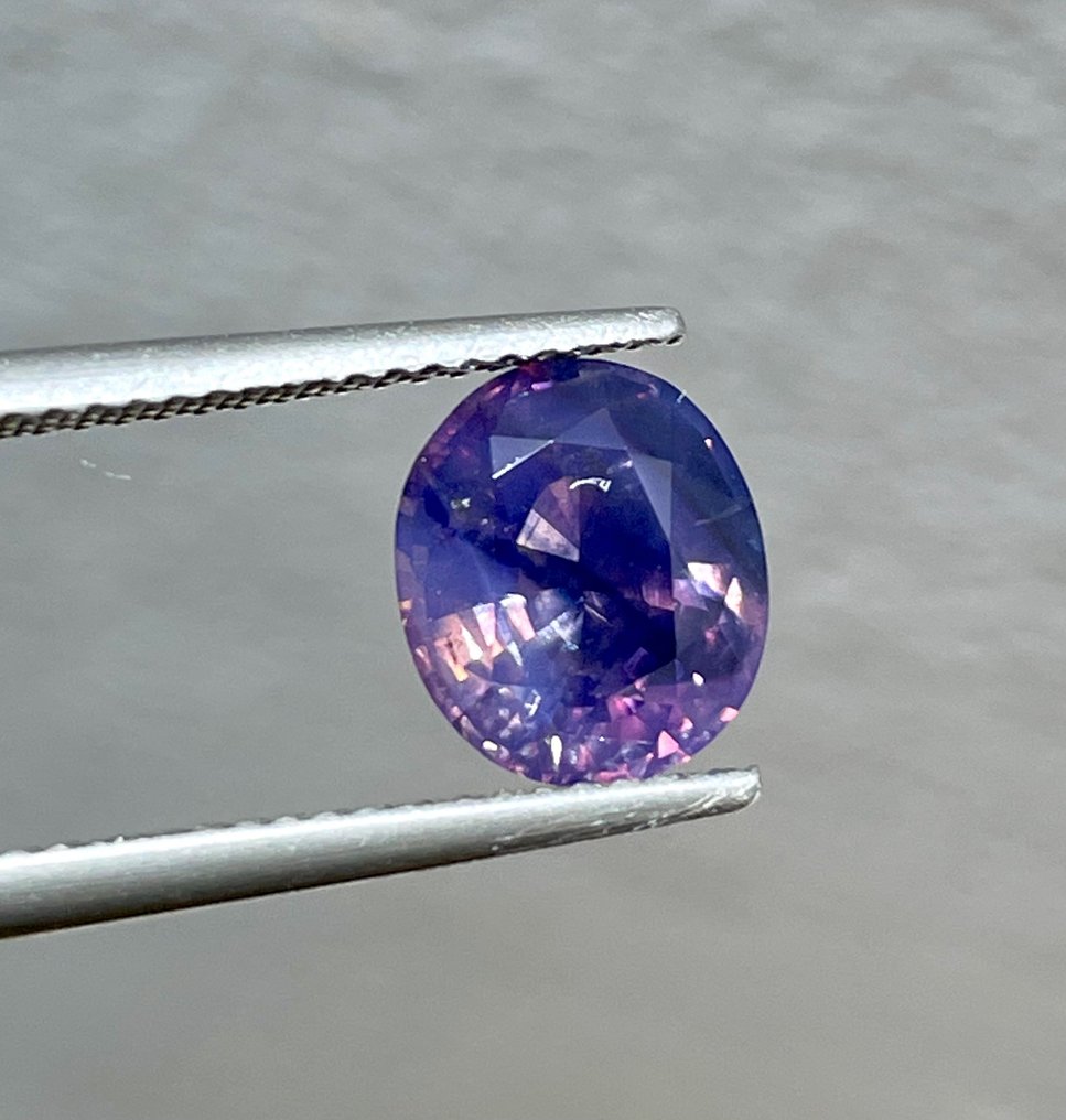 Bi-Colored : Blue & Purple Kashmiri Sapphire - 3.03 ct #1.1