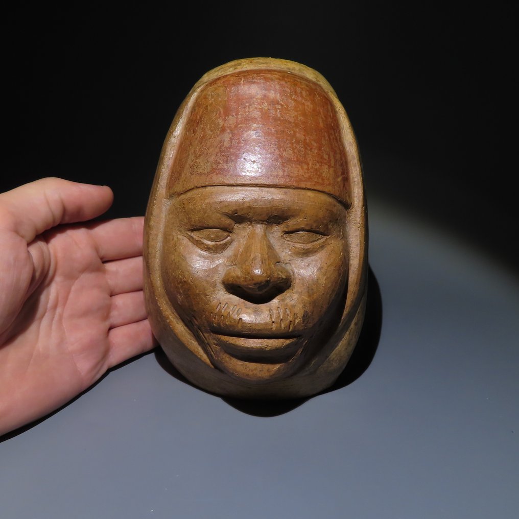 Moche, Perú Terracota Huaco con forma de cabeza humana. 200-600 d.C. 16cm. H. Con licencia de Importación española. #1.2