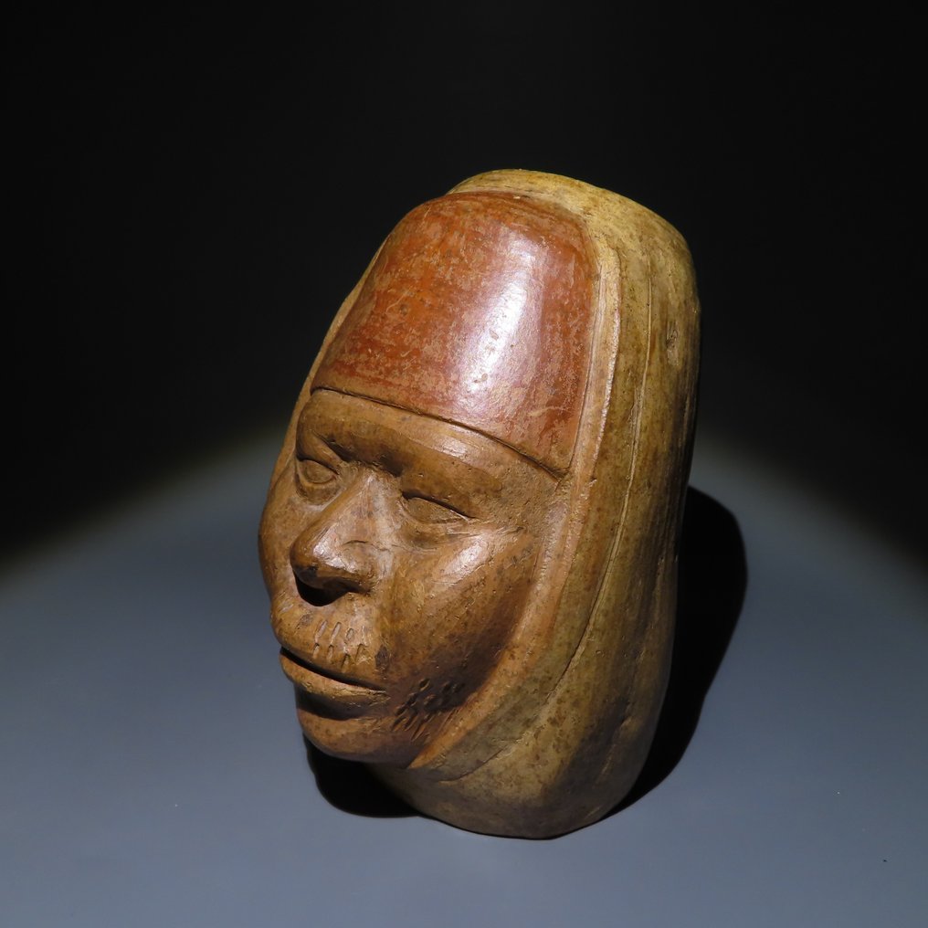 Moche, Perú Terracota Huaco con forma de cabeza humana. 200-600 d.C. 16cm. H. Con licencia de Importación española. #2.1