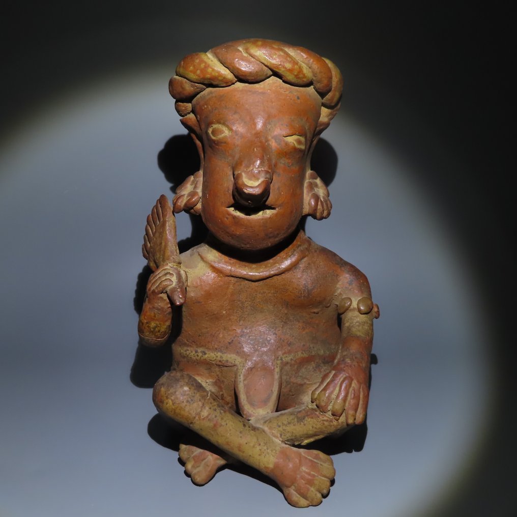 Nayarit, Mexiko Terrakotta Antropomorf figur. c. 100 f.Kr. - 250 e.Kr. 26,5 cm H. Spansk importlicens. #1.1