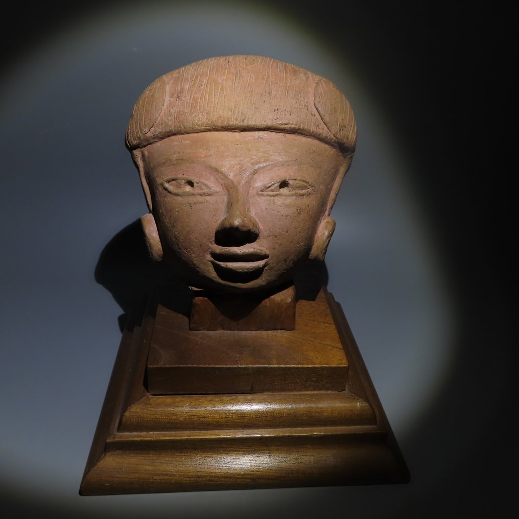 Tlatilco, México Terracota Figura de cabeza masculina. 1150 - 550 a.C. 17 cm H. Con licencia de importación española. #1.1
