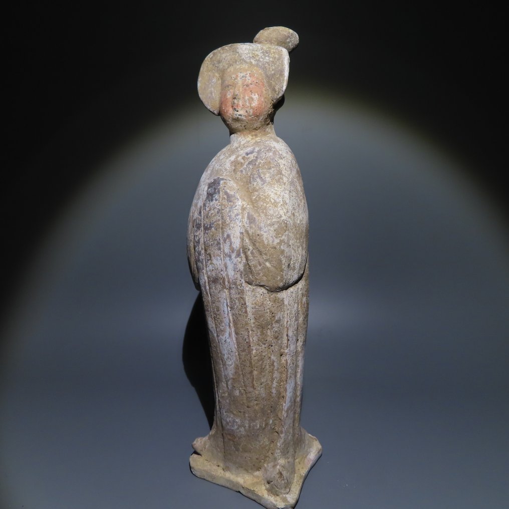 Chinois ancien, empire unifié des Tang Poterie Figure d'une grosse dame. 34 cm H. Dynastie Tang, 618 - 907 après JC #1.2