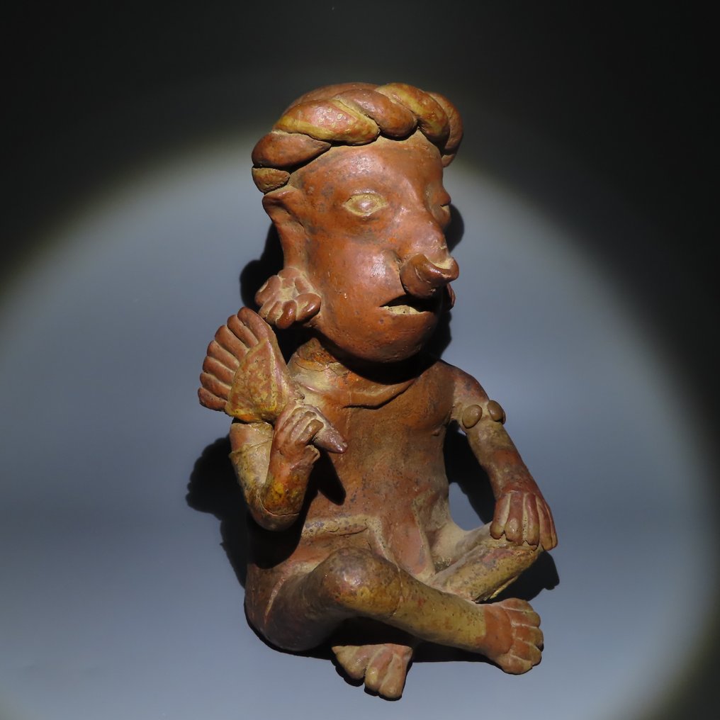 Nayarit, Mexiko Terrakotta Antropomorf figur. c. 100 f.Kr. - 250 e.Kr. 26,5 cm H. Spansk importlicens. #1.2