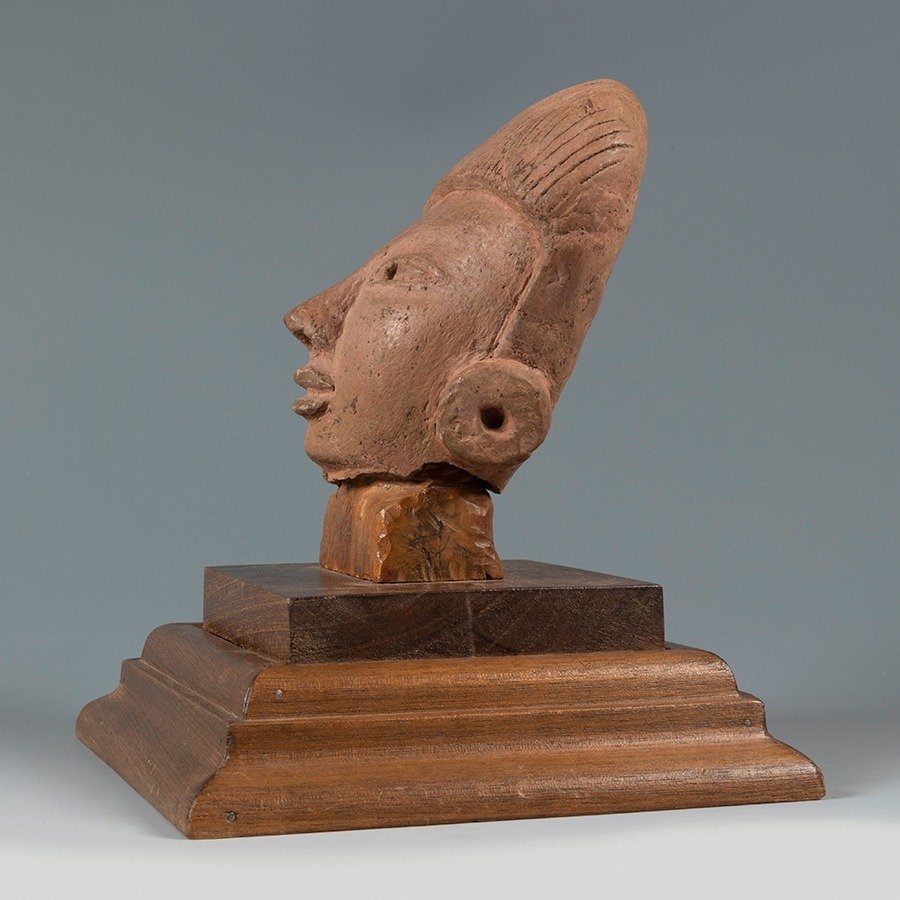 Tlatilco, Messico Terracotta Figura di testa maschile. 1150-550 a.C. 17 cm H. Con licenza di importazione spagnola. #2.1
