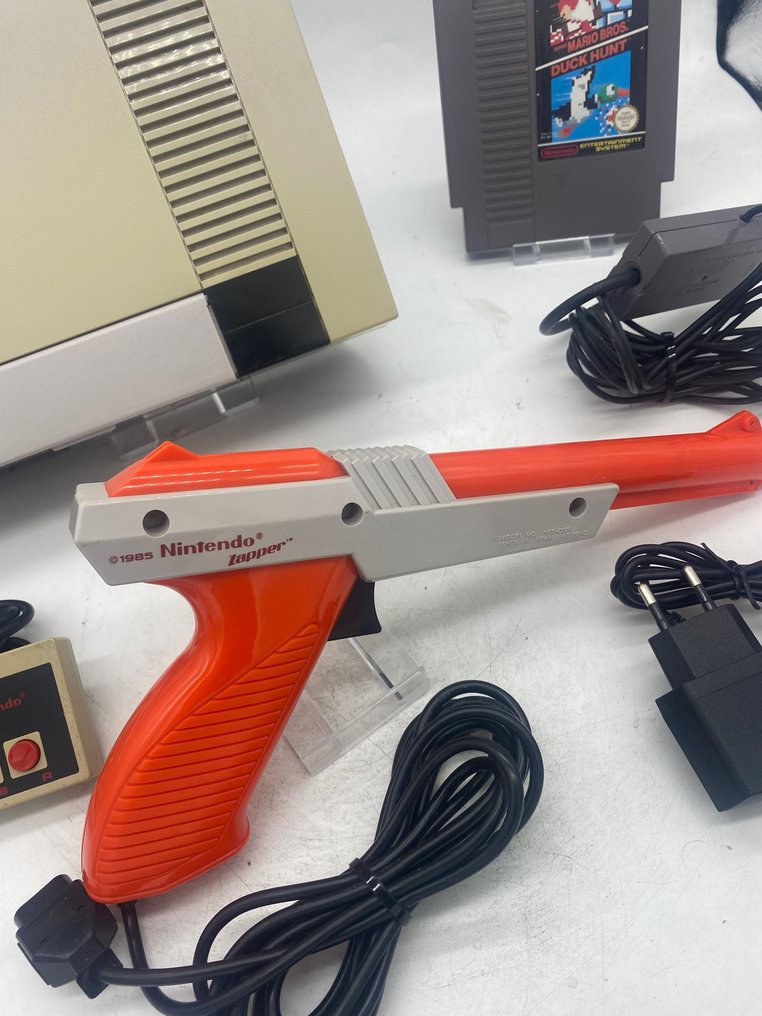 Nintendo - Nes - 8bit 1985 - PAL - Including Zapper - Cables - Controller - Original Mario Duckhunt Game - Video game console + games #4.3