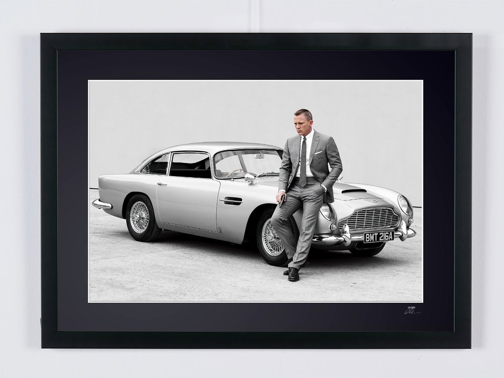 James Bond 007: Skyfall, Daniel Craig- Aston Martin DB5 - Fine Art Photography - Luxury Wooden Framed 70X50 cm - Limited Edition Nr 3 of 30 - Serial ID 18007 - Original Certificate (COA), Hologram - 100% New. Shipping Reduction from 3 items #1.0