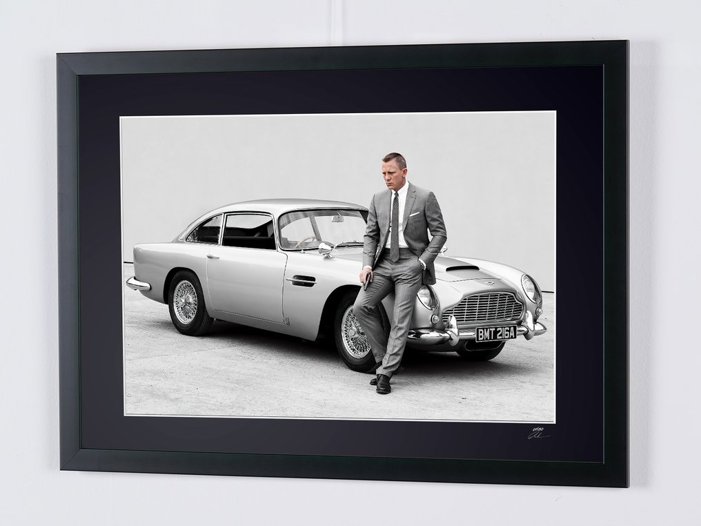 James Bond 007: Skyfall, Daniel Craig- Aston Martin DB5 - Fine Art Photography - Luxury Wooden Framed 70X50 cm - Limited Edition Nr 3 of 30 - Serial ID 18007 - Original Certificate (COA), Hologram - 100% New. Shipping Reduction from 3 items #4.3