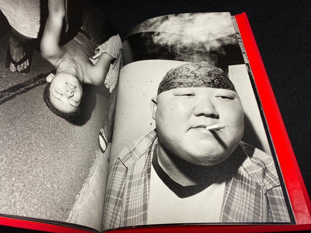 SIGNED; Bruce Gilden - Go (SPECIAL EDITION 10/100, SLIPCASE, GELATIN SILVER PRINT, VERY FRESH COPY) - 2000 #2.1