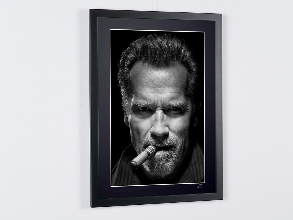 Arnold Schwarzenegger (with cigar) - Fine Art Photography - Luxury Wooden Framed 70X50 cm- Limited Edition Nr 10 of 20 - Serial ID 16347 - Original Certificate (COA), Hologram - 100% New. Shipping Reduction from 3 items #4.3