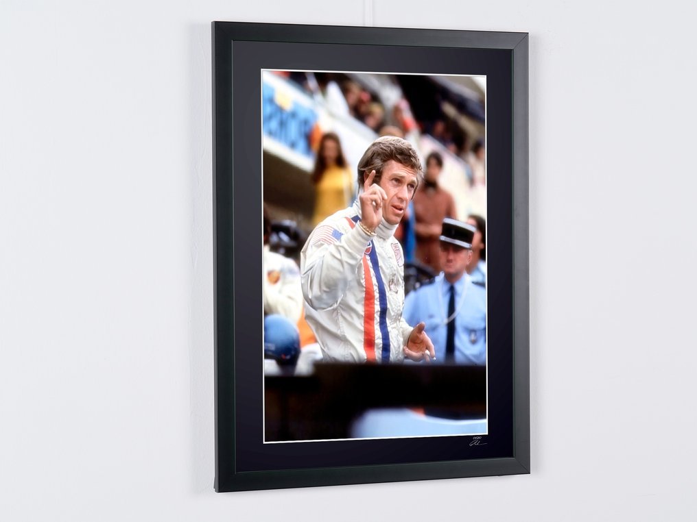 Le Mans (1971) - Steve Mc Queen as "Michael Delaney" - Fine Art Photography - Luxury Wooden Frame 70X50 cm - Limited Edition 04 of 30 - Serial 16670 B - Original Certificate (COA), Hologram - 100% New. Shipping Reduction from 3 items #4.3
