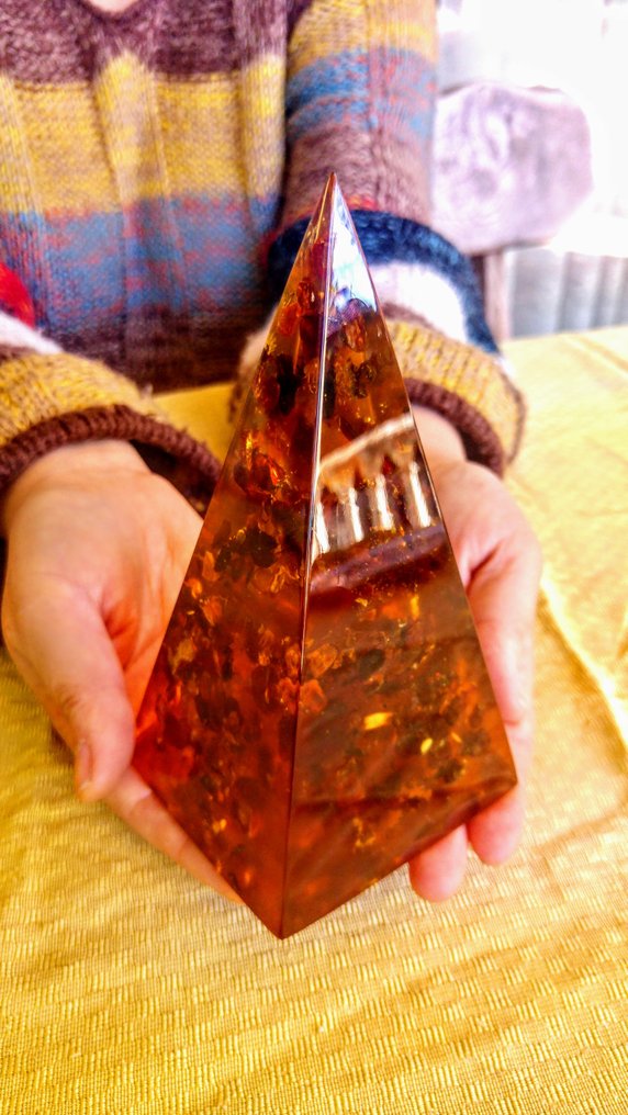 Baltic Amber Pyramide - Bernstein - 16 cm - 8 cm #1.0