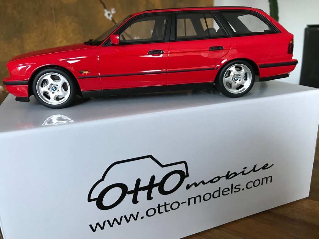 Otto Mobile 1:18 - Miniatura de carrinha - BMW M5 Touring (E34) - 1994 #1.0