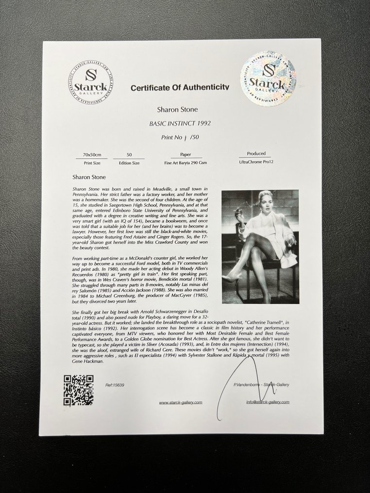 Basic Instinct (1992) - Sharon Stone as "Catherine Tramell" - Fine Art Photography - Luxury Wooden Framed 70X50 cm - Limited Edition Nr 12 of 50 - Serial ID 15639 - Original Certificate (COA), Hologram - 100% New. Shipping Reduction from 3 items #1.0