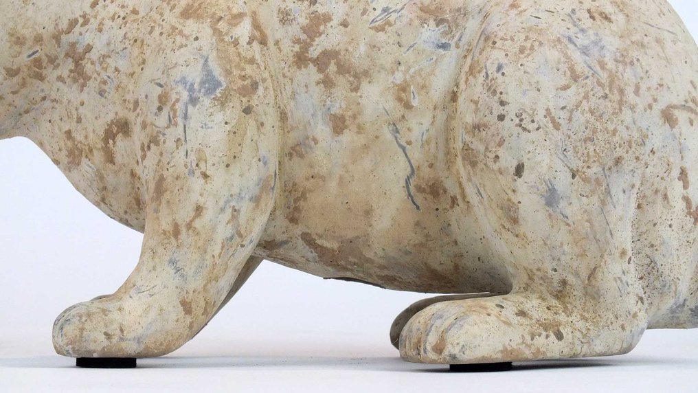 Oldtidens Kina Terrakotta, Et malt keramikk Modell av en liggende kanin - 20 cm #3.3
