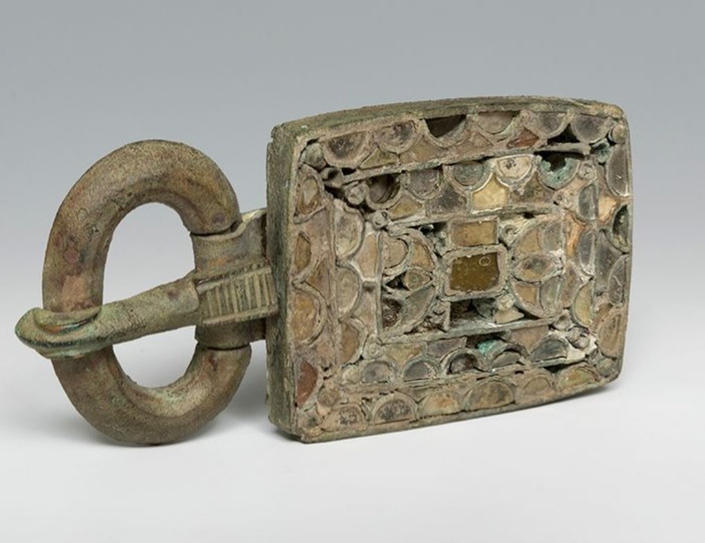 Visigotisch Brons en glas Belt buckle #2.1