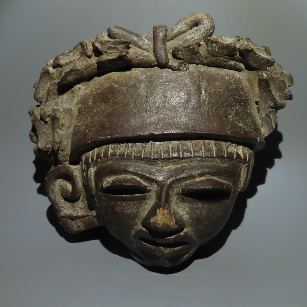 Maya Terracotta Figura di testa. 300-800 d.C. 13,5 cm. H. Con licenza di importazione spagnola. #1.2