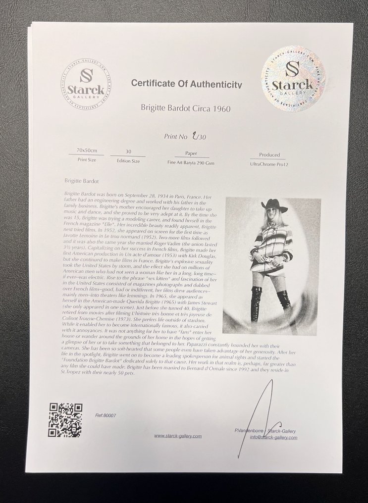 Brigitte Bardot Circa 1960 - Fine Art Photography - Luxury Wooden Framed 70X50 cm - Limited Edition Nr 01 of 30 - Serial ID 80007 - Original Certificate (COA), Hologram - 100% New. Shipping Reduction from 3 items #1.0