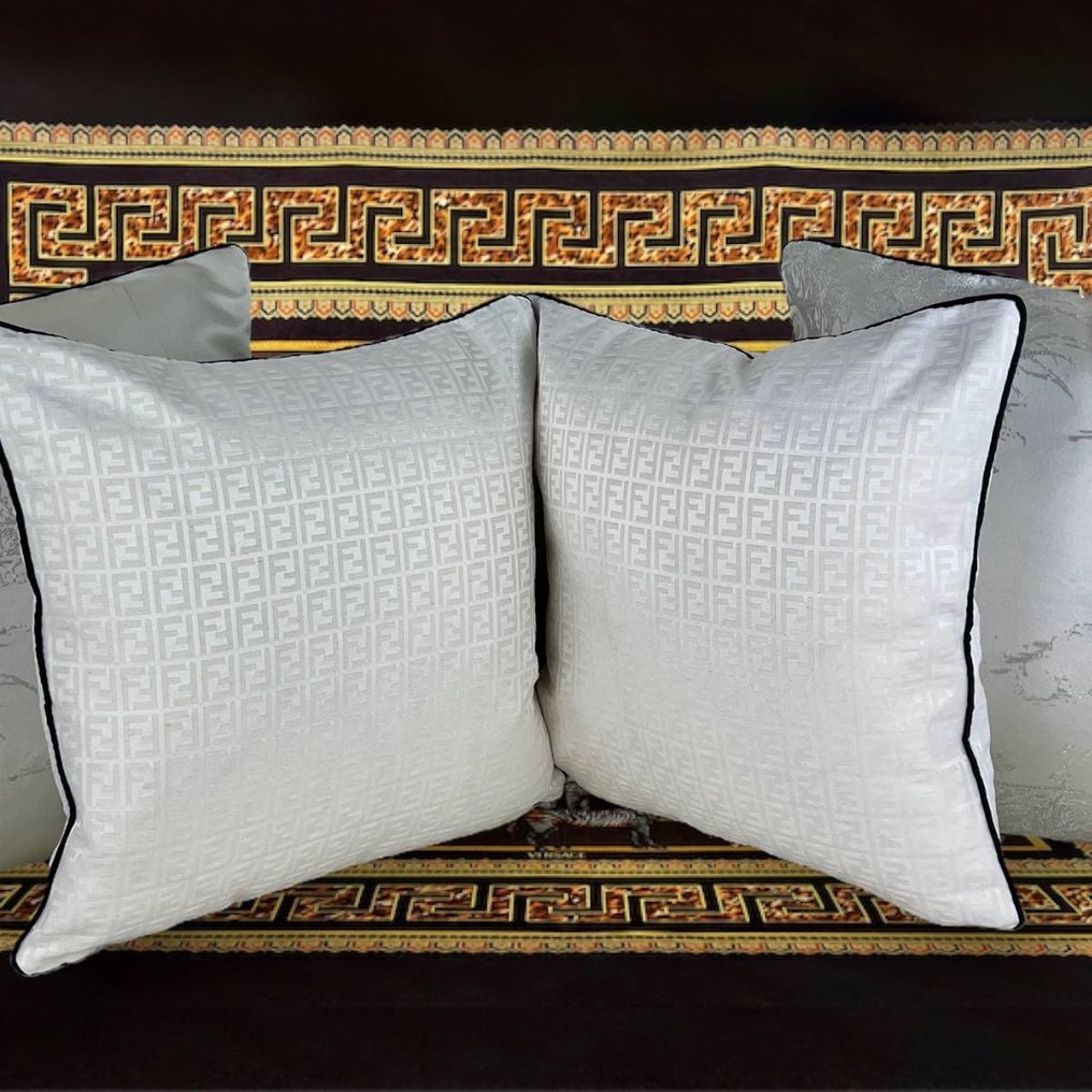 Fendi Casa 新的一组四个 - 垫子 #2.1