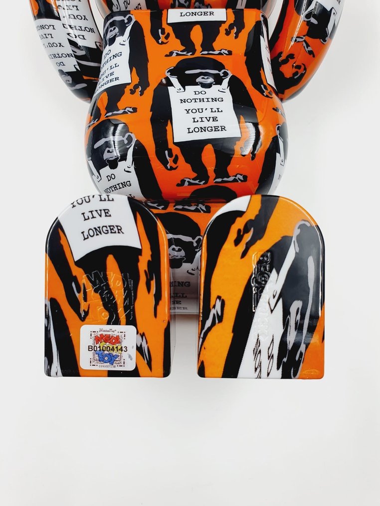 NO RESERVE Medicom Toy x Banksy - Be@rbrick Monkey Sign 400% & 100% Bearbrick 2022 #4.3