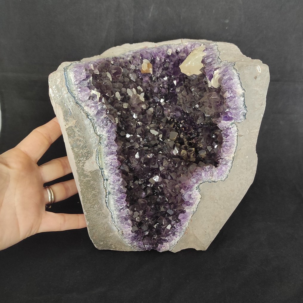 Amethyst 晶洞 - 高度: 18 cm - 闊度: 16 cm- 5.38 kg #1.1