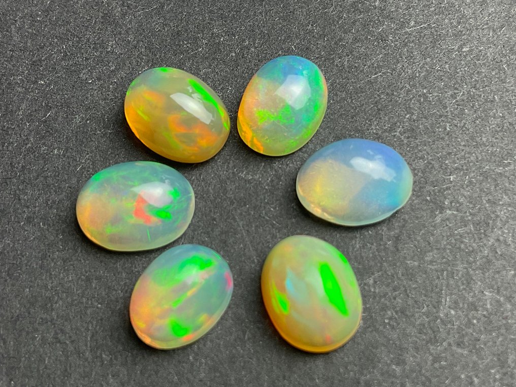 7 pcs white to light orange + play of color crystal opals - 7.47 ct #3.1