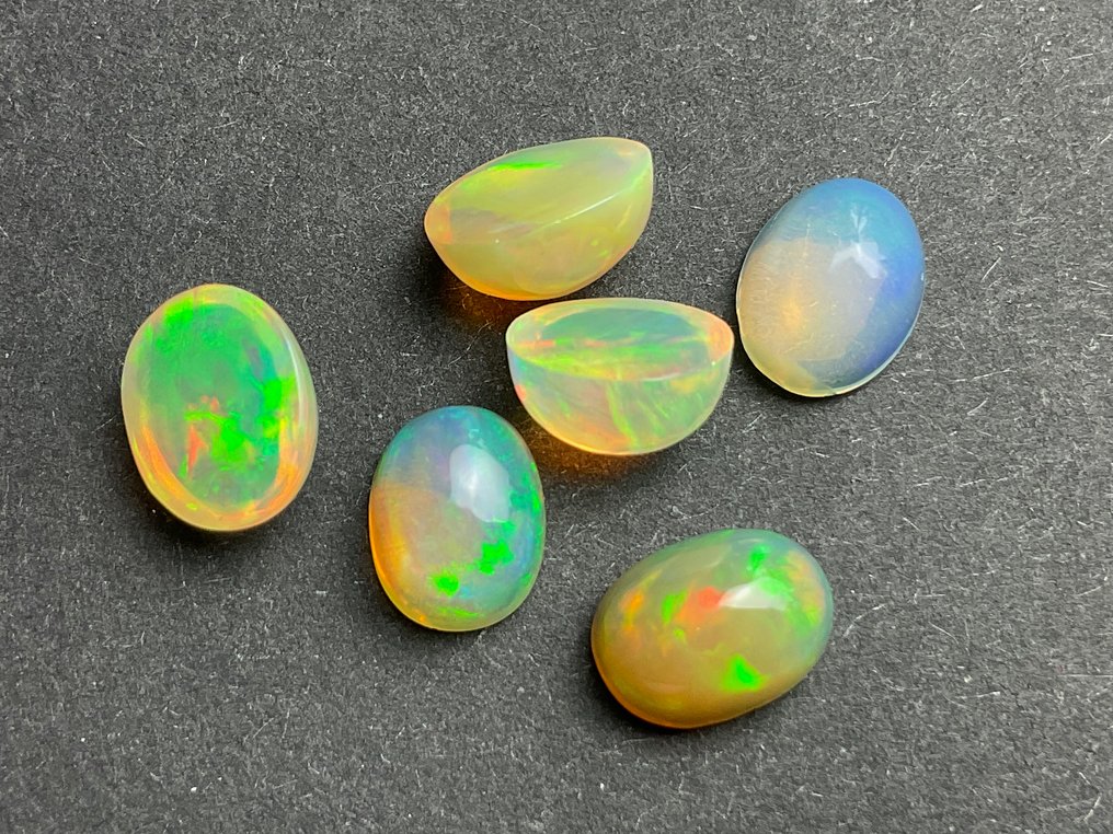 7 pcs white to light orange + play of color crystal opals - 7.47 ct #3.2