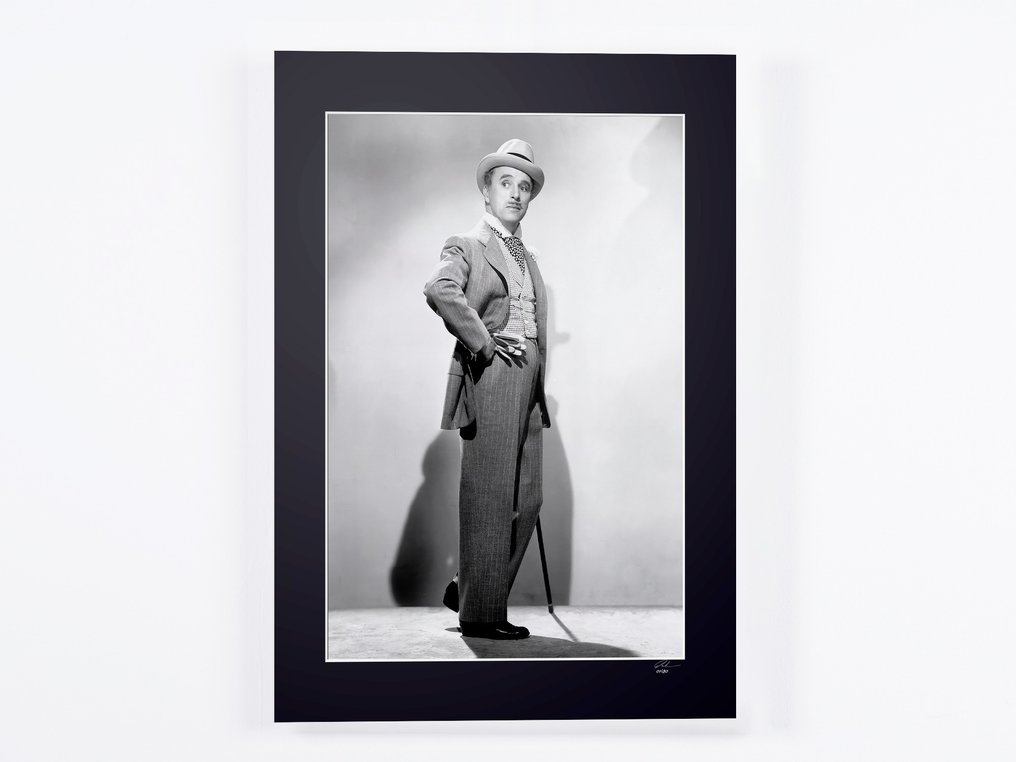 Charles Chaplin as Monsieur Verdoux 1947 - Fine Art Photography - Luxury Wooden Framed 70X50 cm - Limited Edition 03 of 20 - Serial ID 30747 - Original Certificate (COA), Hologram Logo Editor and QR Code - 100% New items. #3.2