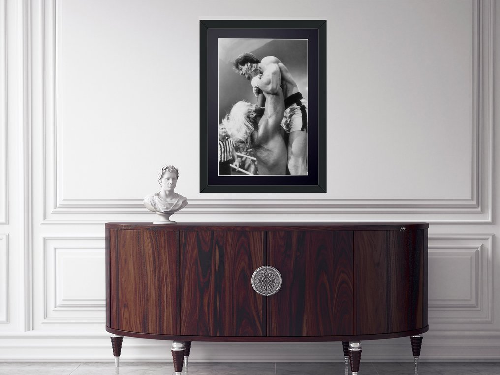 Rocky III - Sylvester Stallone (Rocky) & Hulk Hogan (Thunderlips) - Fine Art Photography - Luxury Wooden Framed 70X50 cm - Limited Edition 05 of 30 - Serial ID 30750 - Original Certificate (COA), Hologram - 100% New. Shipping Reduction from 3 items #4.3