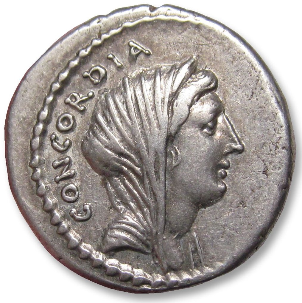 Römische Republik. L. Mussidius Longus, 42 BC. Denarius Rome mint - Shrine of Venus Cloacina - #1.1