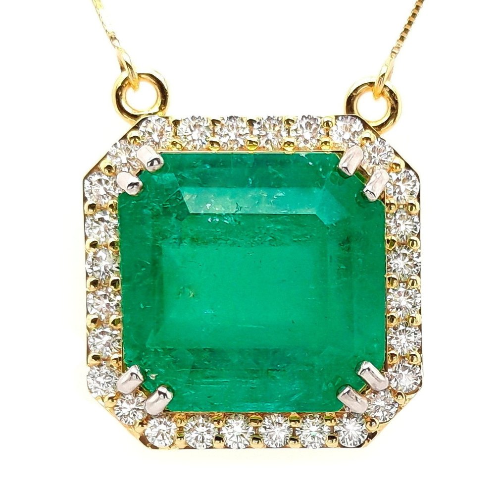 26.53ct Natural Colombia Emerald and 1.40ct Natural Diamonds - IGI Report - 18 carats Or jaune - Collier et pendentif - 26.53 ct Émeraude - Diamants #1.2