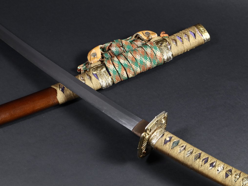 Antik usigneret Wakizashi-sværd med et familievåben udsmykket Nashiji-lakskede - Stål - Japan - Sen Edo- eller Meiji-periode #1.1