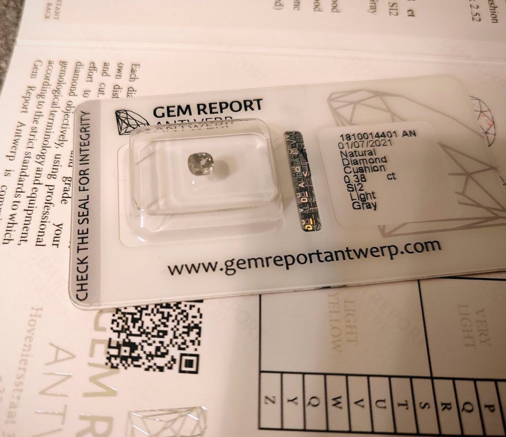 1 pcs Diamante  (Colorido natural)  - 0.38 ct - Almofada - Light Cinzento - SI2 - Gem Report Antwerp (GRA) #1.1