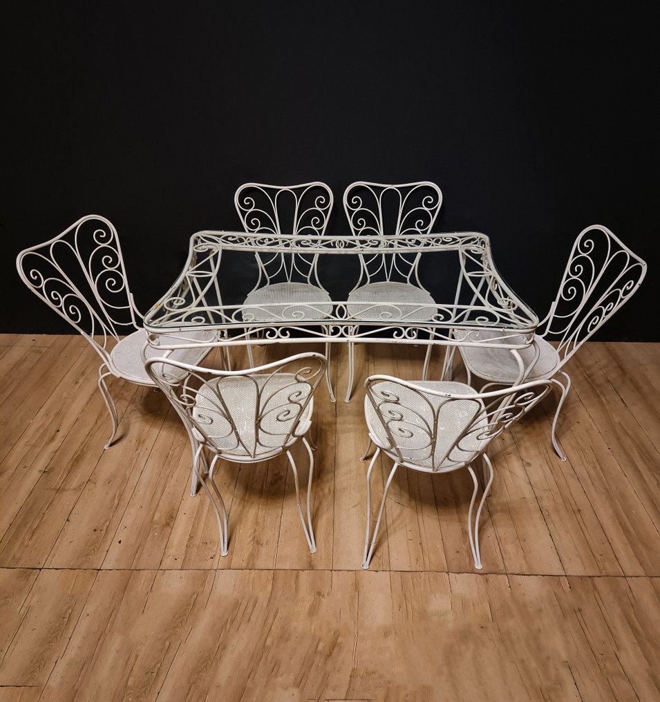 Gartenset: Tisch und sechs Stühle / Schaukelsessel / Tisch mit vier schmiedeeisernen Stühlen #2.1