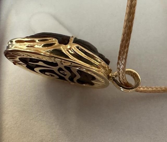 Égypte ancienne Pierre Amulette scarabée sertie dans un pendentif moderne en or 1ère LOI. - 2.2 cm #3.2