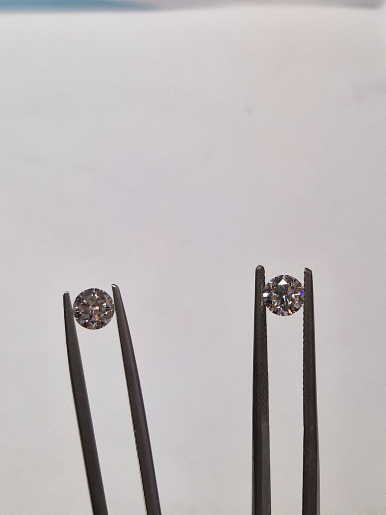 2 pcs 钻石  (天然)  - 1.40 ct - 圆形 - F - VS2 轻微内含二级 - 美国宝石研究院（GIA） #1.1