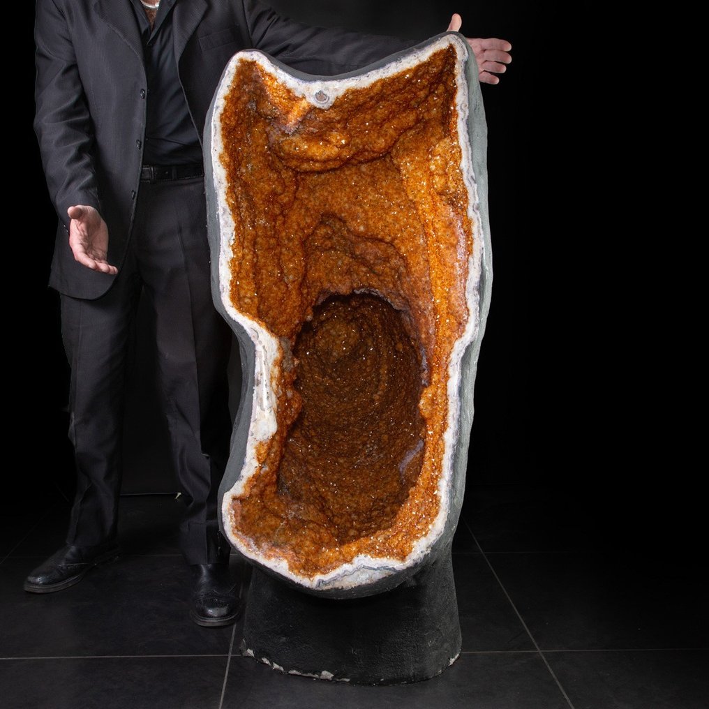 A Magnificent Citrine Quartz Geode from Brazil - A Unique Masterpiece - Height: 119 cm - Width: 89 cm- 262 kg #1.0