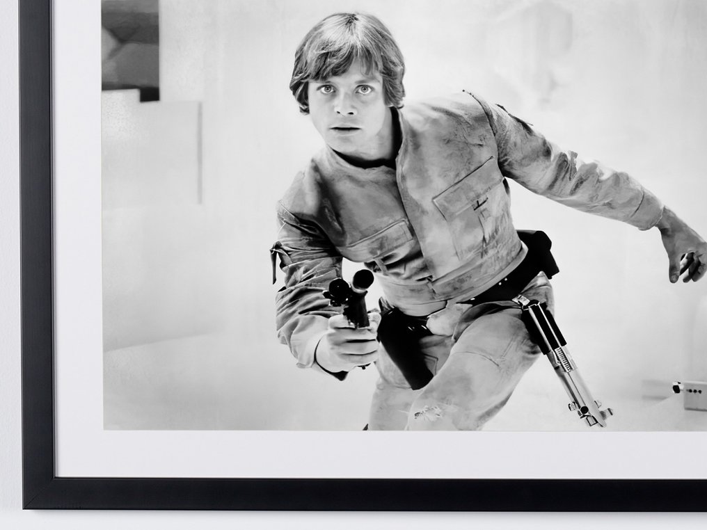 Star Wars : The Empire Strikes Back - Mark Hamill (as Luke Skywalker) - Fine Art Photography - Luxury Wooden Framed 70X50 cm - Limited Edition Nr 02 of 30 - Serial ID 60036 - Original Certificate (COA), Hologram - 100% New. Shipping Reduction from 3 items #3.2