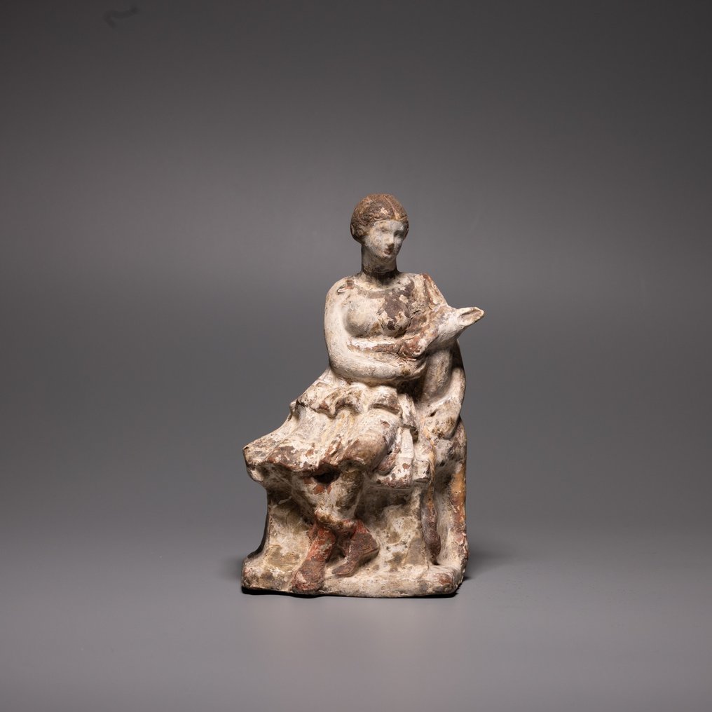 古希臘，邁錫尼 Terracotta 漂亮的塔納格拉雕像阿爾忒彌斯女神和一隻鹿。西元前3-4世紀。 15.5 公分高。蘇富比。 #1.2