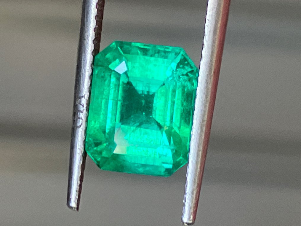 1 pcs  绿色  - 2.30 ct - 美国宝石研究院（GIA） #1.1