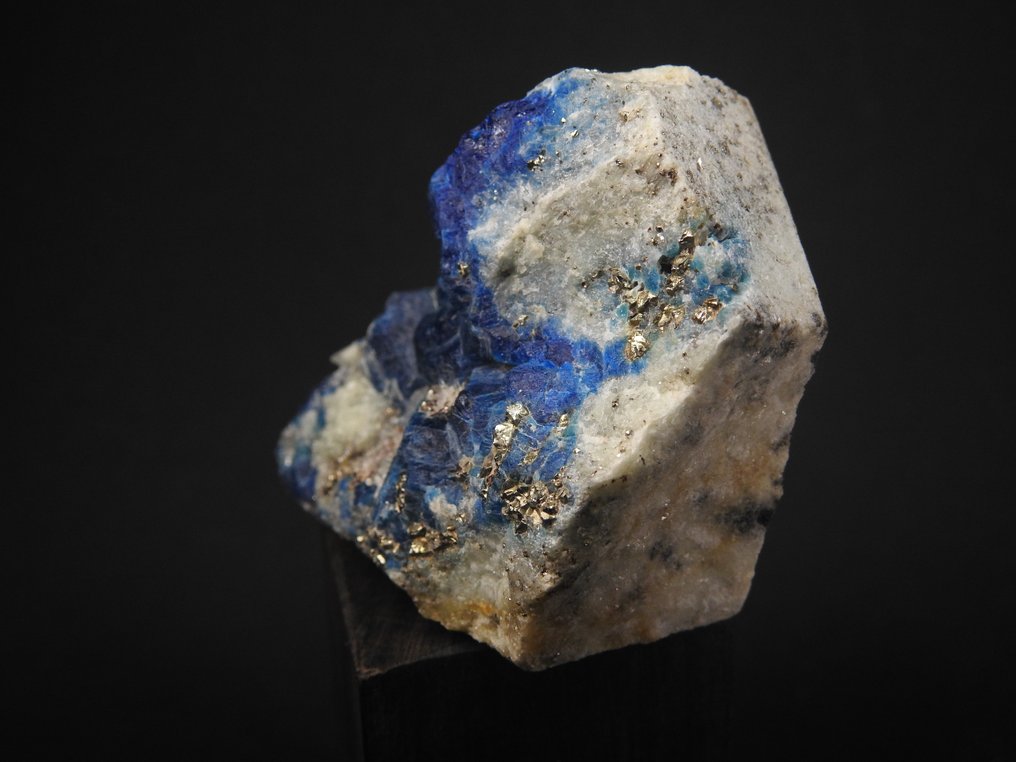 Blue Sodalite Crystals on matrix - Height: 30 mm - Width: 46 mm- 143 g #3.2