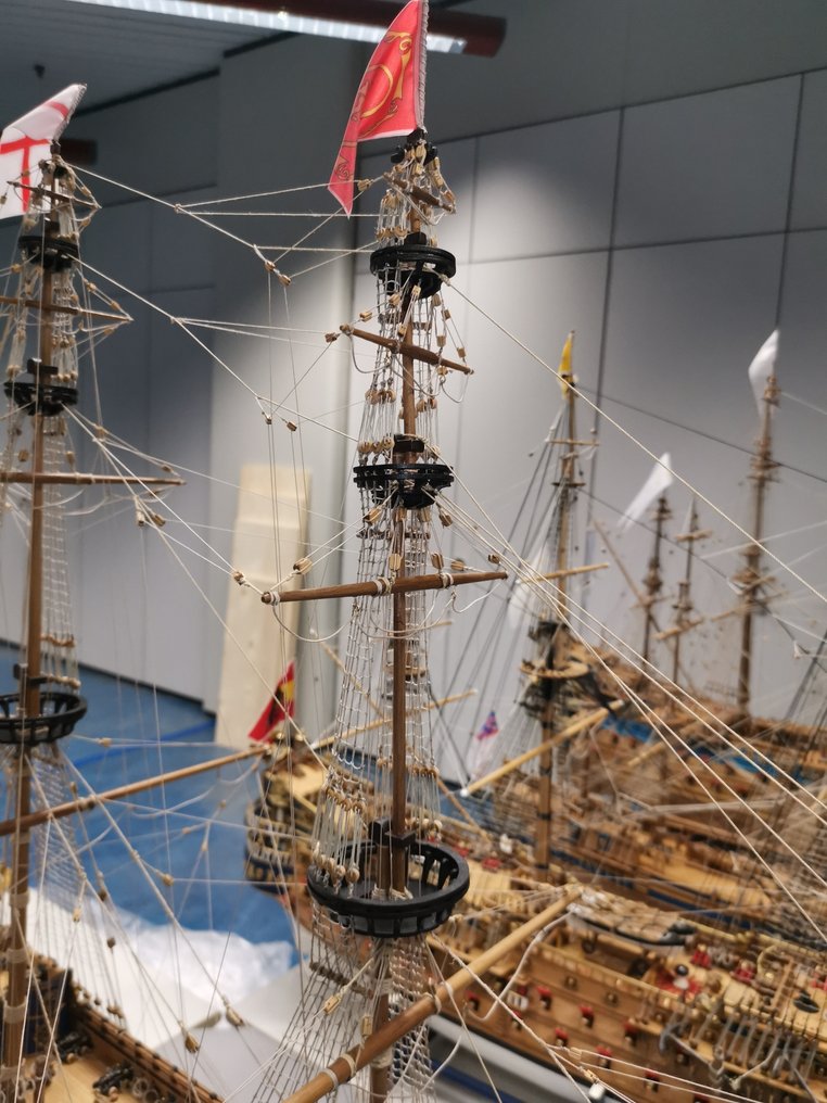 Costruita a mano - Miniatura de navio de construtores navais - Galeone da Guerra Inglese "La Sovrana Dei Mari" (L. 113 cm) del 1650 - Made in Italy, fornecida com base de madeira em uma caixa de Plexiglas. #4.3